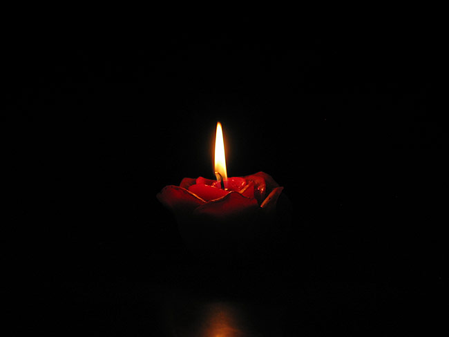 Kerze fotografiert ohne Blitz